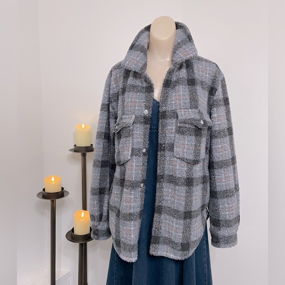 Abercrombie & Fitch Jackets & Blazers - Abercrombie & Fitch Oversized Shirt Jacket Super Soft Plaid Boucle Teddy Fleece
